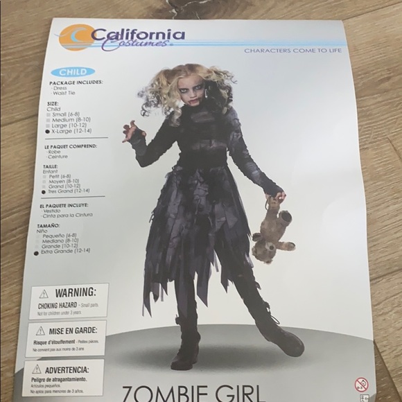 Zombie girl com’s time - Picture 1 of 3